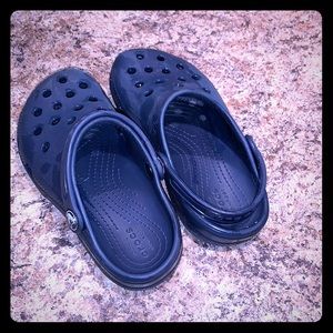 boys navy crocs
